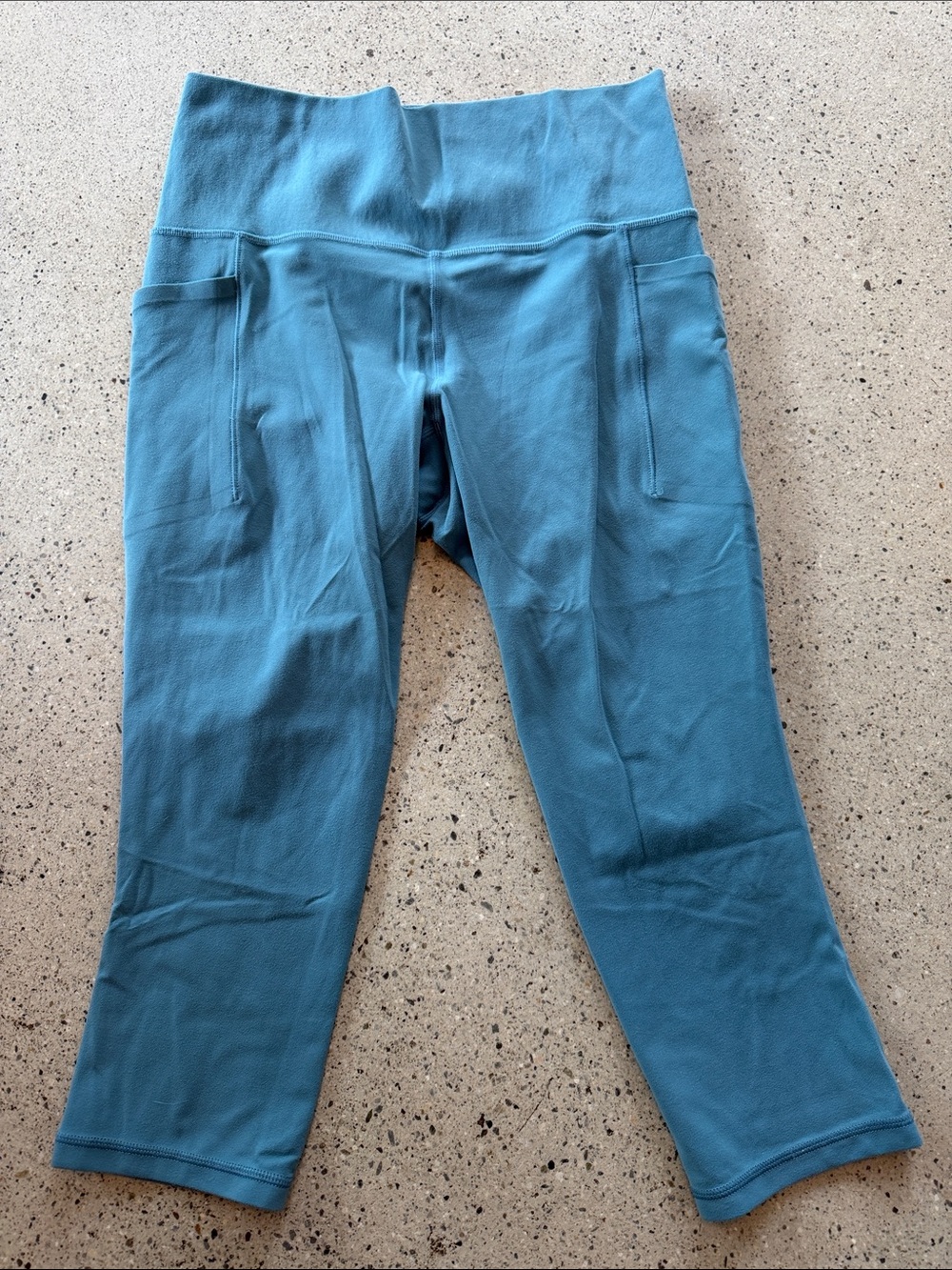 Athleta Salutation Stash Pocket II Capri Leggings Blue Size‎ M Yoga Running